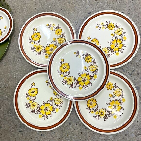 Vintage Plates Set of 10 - Picture 3 of 5